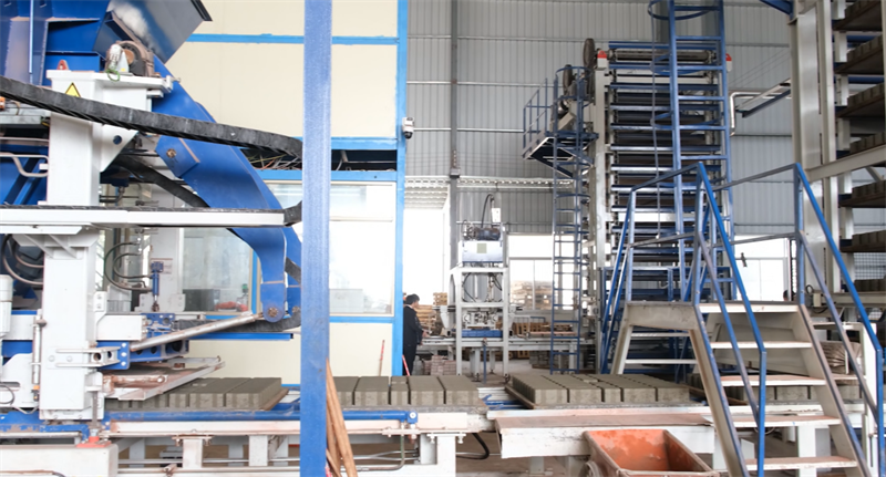 一機(jī)多磚、節(jié)能降碳，泉工策尼特15型打造綠色建材“泉工樣板”